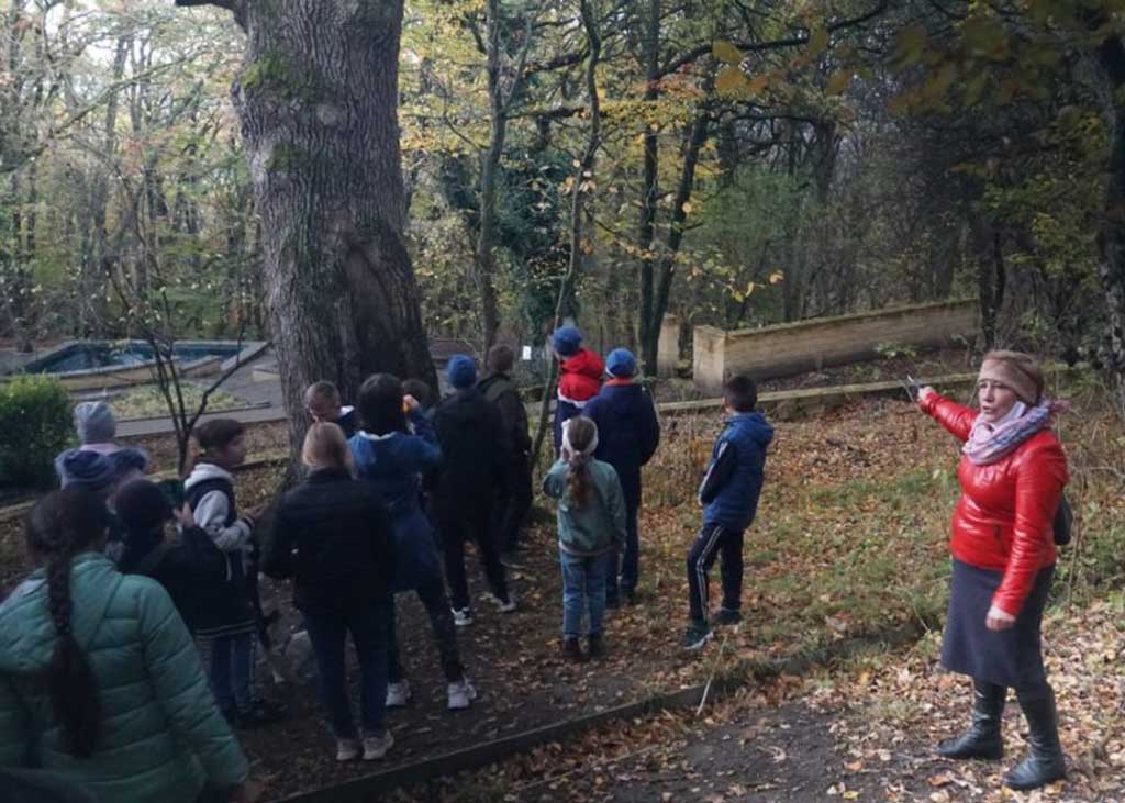 Казаки провели для ребят экскурсию - Культурная мозаика малых городов